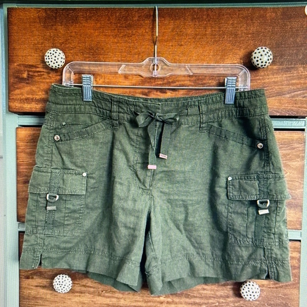 White House Black Market Army Green Linen shorts size 8 mid rise